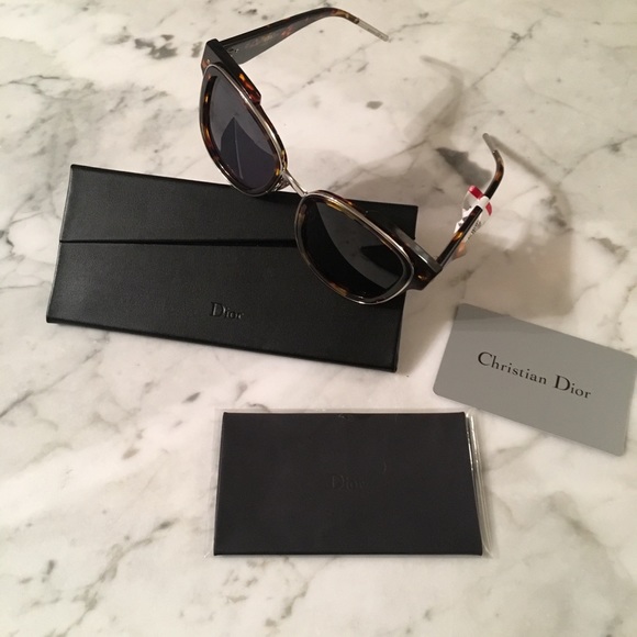 Christian Dior VeryDior 2N in Tortoise Sunglasses - Picture 4 of 4